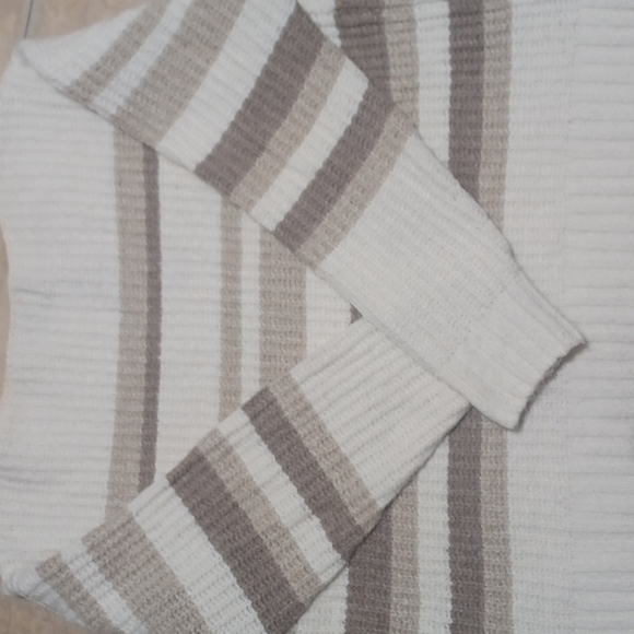 Old Navy Sweater - Picture 8 of 10